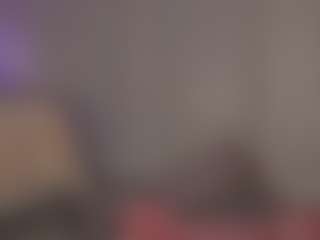 Sweet Veronica MILF webcam performer live streaming