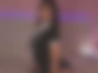 Sweet Veronica MILF webcam performer live streaming
