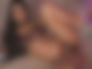 Live cam show with Sweet Veronica - Tease MILF on liverealitysex.com