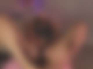 Live cam show with Sweet Veronica - Petite MILF on StripNow