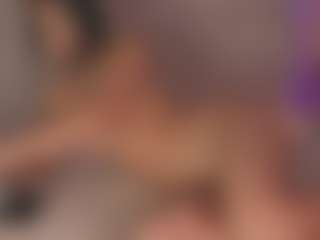 Sweet Veronica MILF webcam performer live streaming