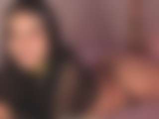 Sweet Veronica MILF webcam performer live streaming