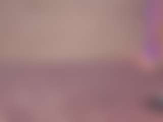 Sweet Veronica MILF webcam performer live streaming