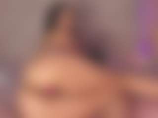 Sweet Veronica MILF webcam performer live streaming