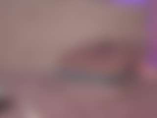 Sweet Veronica MILF webcam performer live streaming
