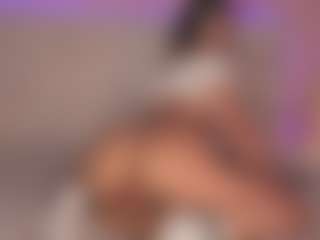 Live cam show with Sweet Veronica - Fuck Machine on Latina Girls