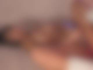 Live cam show with Sweet Veronica - Shaved Pussy on hotwifechat.live