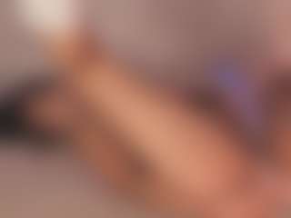 Live cam show with Sweet Veronica - Petite Teen (18+) on hotwifechat.live