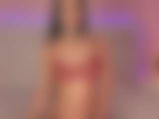 Sweet Veronica MILF webcam performer live streaming