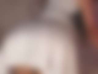 Sweet Veronica MILF webcam performer live streaming