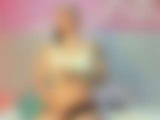 Live cam show with Naughty Gia - Brown Hair on SpunkLive