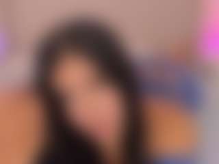Live cam show with Kayla Rossi - Thick on AdultVida.com