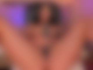 Live cam show with AlyssaDean - Living Room on AdultVida.com