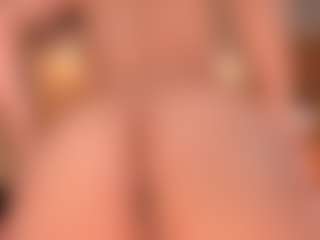 Live cam show with AlyssaDean - Average on Milfs Live