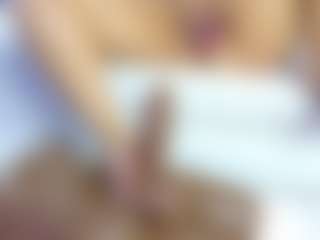 Live cam show with Elettra - Fuck Machine on CamClone