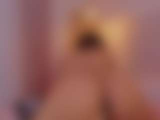 CrystalW's Live Sex Cam Show