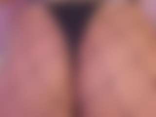 Live cam show with CrystalW - HD Curvy on chickslive.net