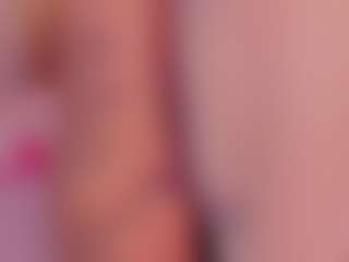 CrystalW's Live Sex Cam Show