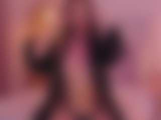 Live cam show with CrystalW - Blonde Hair Petite on Hubzter Live
