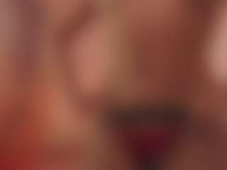 Live cam show with CrystalW - Blonde Hair Petite on ObeyMaria