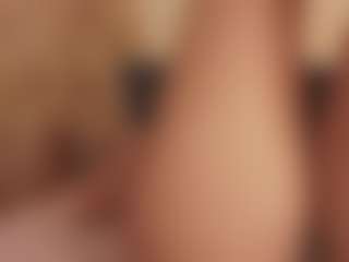 CrystalW's Live Sex Cam Show