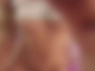 CrystalW's Live Sex Cam Show