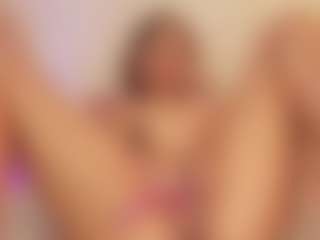 CrystalW's Live Sex Cam Show