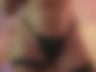 CrystalW's Live Sex Cam Show