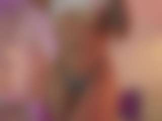 Live cam show with CrystalW - Bikini on Soda Cam