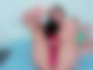 Live cam show with Emily-Parrker - Ass Clapping on friskycurves.com
