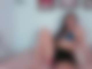 Live cam show with Emily-Parrker - Body Massage on Cam Slut