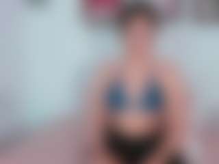 Live cam show with Emily-Parrker - Orgasm on CamSextacy