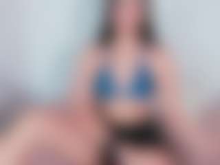 Live cam show with Emily-Parrker - Body Massage on SquirtSoMuch