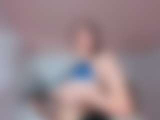 Live cam show with Emily-Parrker - Body Massage on Milfs Live