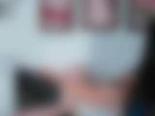 Live cam show with Emily-Parrker - Ass Bouncing on Free Soda