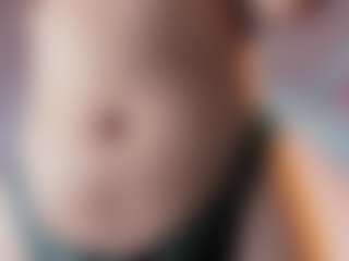 Live cam show with Emily-Parrker - Fingers on Camsoda