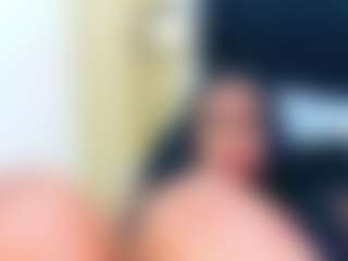 Live-Cam-Show mit LILISANTOS - Granny auf Camsoda