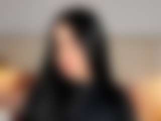 Live cam show with Susi - Shaved Pussy Curvy on Camsoda