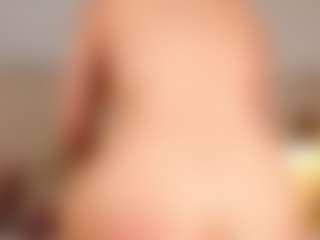 Live cam show with Susi - Shaved Pussy on Camsoda