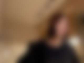 JinnyGold MILF webcam performer live streaming