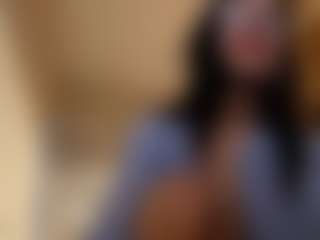 Live cam show with JinnyGold - Latina MILF on Fling VIP Chat