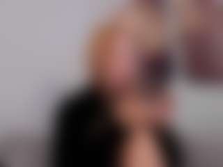 Live cam show with JinnyGold - Handjob on Free Soda