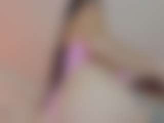 Live cam show with Tamy - Shaved Pussy on Free Soda