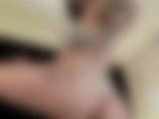 Live cam show with Adelinee Night Girl - Ass Bouncing on AdultVida.com