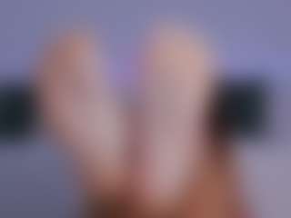 Live cam show with LilyRoselyn - Longlegs on crypto-cams