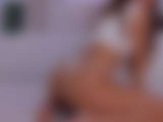 Live cam show with LilyRoselyn - Legs on Free Soda