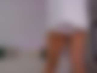 Live cam show with LilyRoselyn - Camel Toe on Camiplay Live
