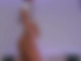 Live cam show with LilyRoselyn - Longlegs on Dolls Live