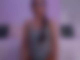 Live cam show with LilyRoselyn - Thin on SmokeAndPoke