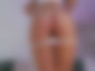 Live cam show with LilyRoselyn - Petite on Camsoda